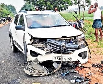 తిరుపతి వెళ్తుండగా ఘోర ప్రమాదం.. తండ్రీకొడుకు మృతి