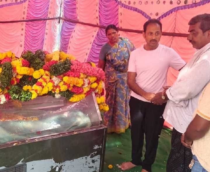 మాజీ MPTC మనోహరమ్మకు నివాళి - Udayam
