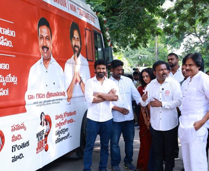 పట్టభద్రుల ఎమ్మెల్సీ ప్రచార రథాన్ని ప్రారంభించిన పవన్ కల్యాణ్ - gallery image 2
