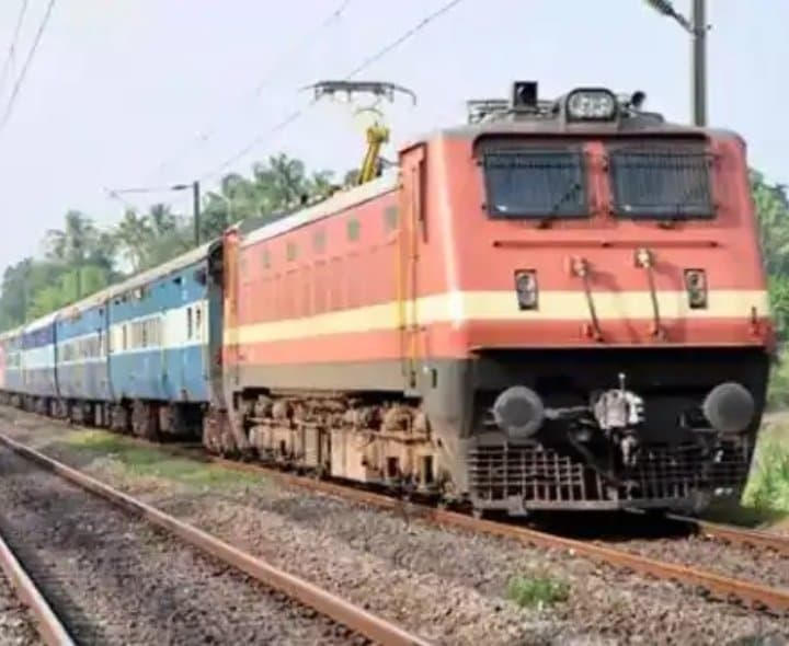 రీల్స్ సరదా... రెండు చేతులు కోల్పోయిన యువతి