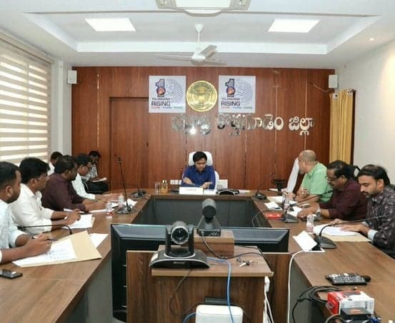 వైద్య సేవల్లో నిర్లక్ష్యానికి తావులేదు: కలెక్టర్