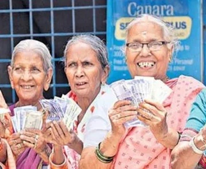 ఆగస్టు 15న 2.50 లక్షల కొత్త పెన్షన్ల మంజూరు