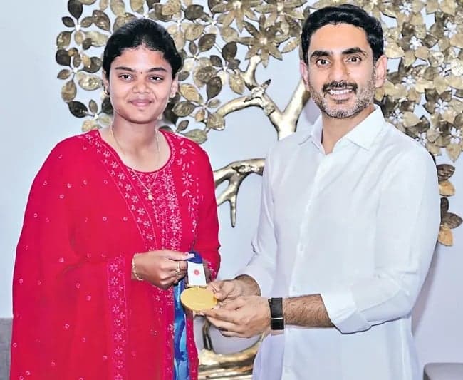 మంత్రి లోకేశ్‌ను కలిసిన జ్యోతి