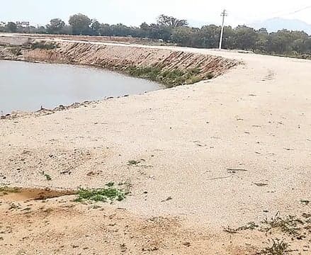 రియల్ వ్యాపారుల ఆగడాలు