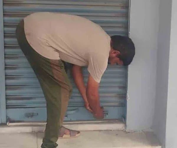 కోర్టు భవనానికి యజమాని తాళం!