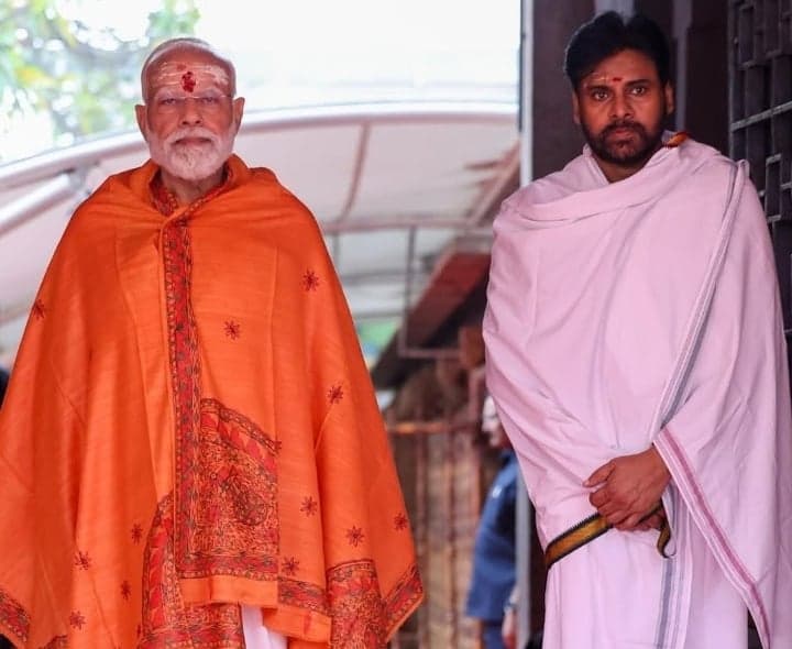 మోదీ పేరిట ఇంద్రకీలాద్రిలో ప్రత్యేక పూజలు.. పవన్ కళ్యాణ్ ఆదేశం