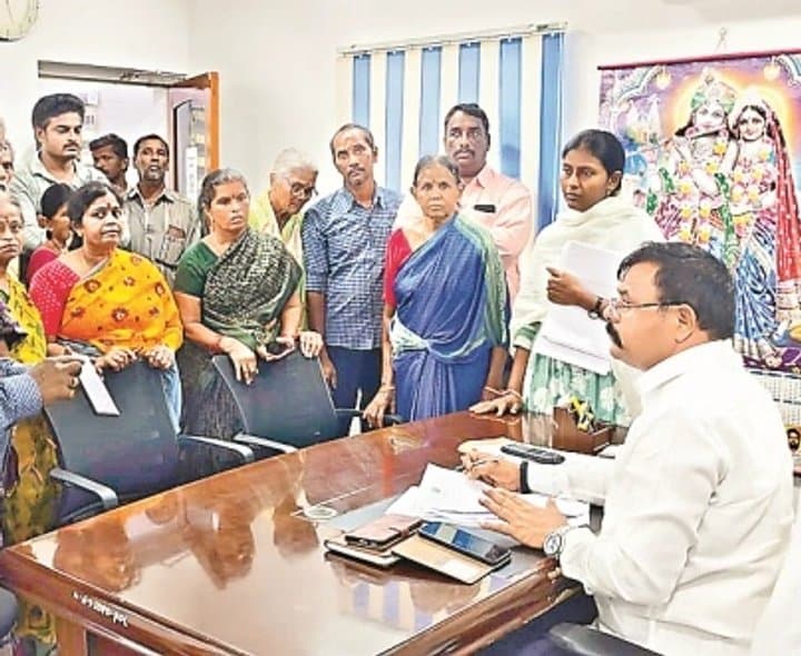 రూ.6 కోట్ల చీటి వివాదంలో విశ్రాంత మాస్టారు