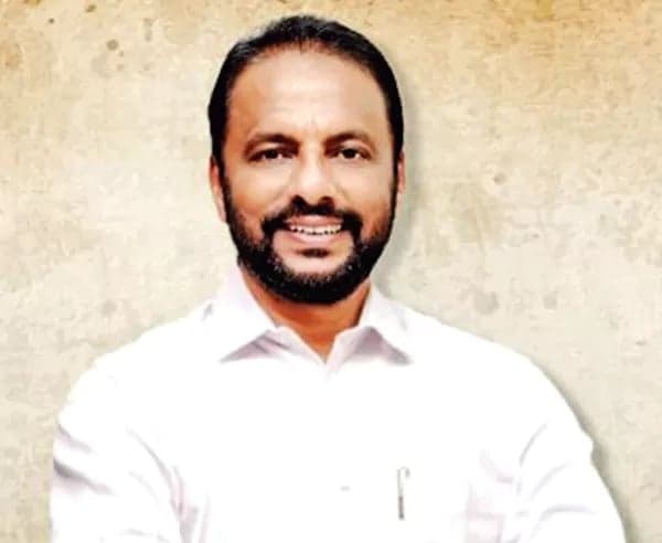 మాజీ ఎమ్మెల్యే చేత వంతెన