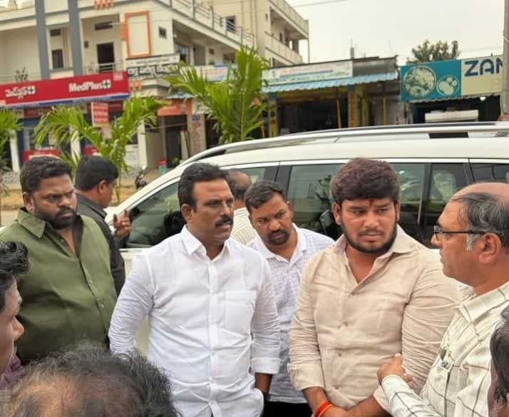 మున్సిపల్ సమస్యలను త్వరగా పరిష్కరించాలి - Udayam