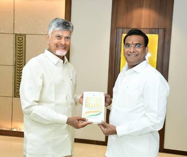 'భారత్ రైజింగ్' పుస్తకాన్ని అభినందించిన సీఎం
