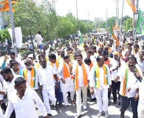 మోదీ 25 ఏళ్ల ప్రస్థానం స్ఫూర్తిదాయకం - Udayam