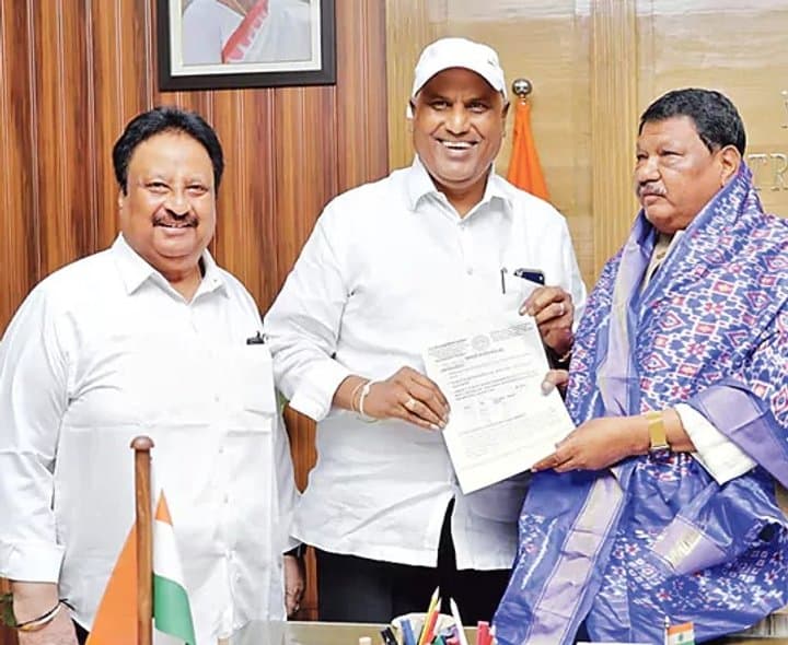 కేంద్రానికి మంత్రుల వినతులు