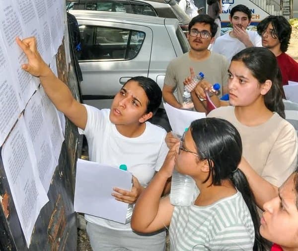 నీట్-యూజీ ఫీజు రీఫండ్: రేపే లాస్ట్ డేట్ - gallery image