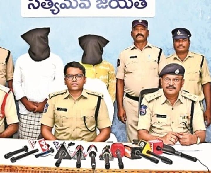 మహిళ హత్య కేసులో ముగ్గురు అరెస్ట్‌ - Udayam Digital