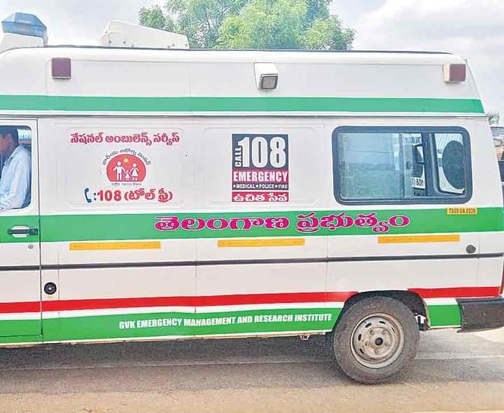వర్షాల్లోనూ అందుబాటులో 108 అంబులెన్స్‌ సేవలు