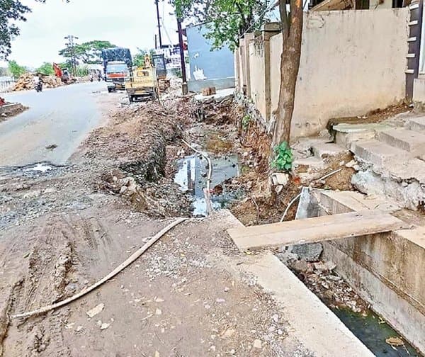వరంగల్‌లో గుత్తేదారుల దర్జా - Udayam Digital