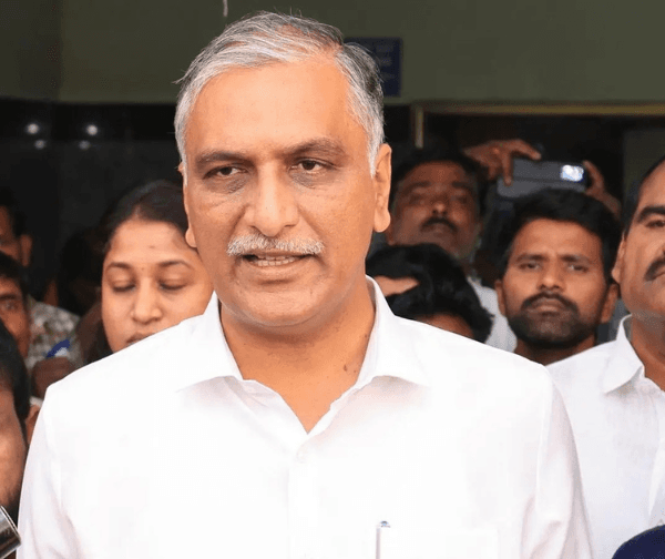 భారాస నేతల ఫోన్ల హ్యాకింగ్ కలకలం: ఐపీఎస్‌లపై హరీశ్‌రావు హెచ్చరిక