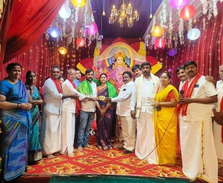 మధిరలో రూ.16,516కు అమ్మవారి చీర వేలం - Udayam