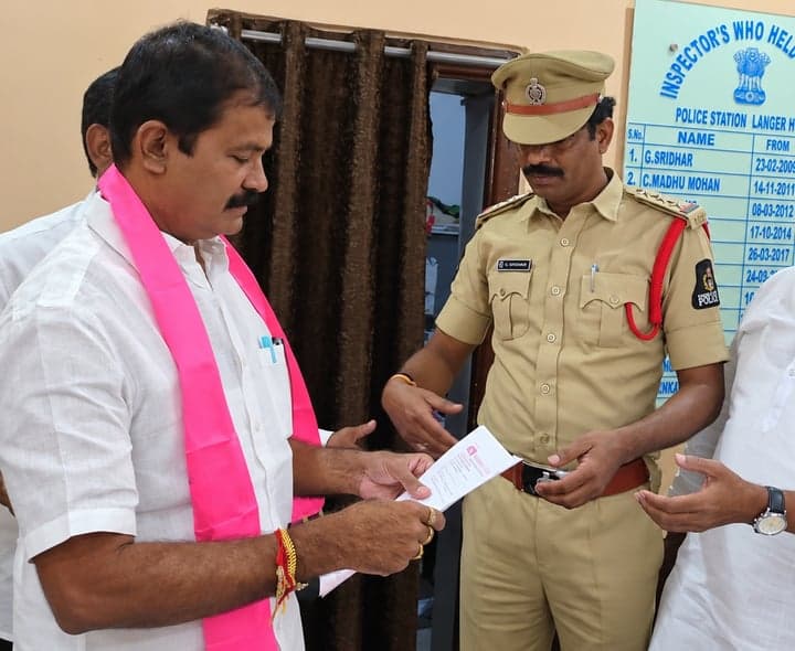 కేసీఆర్‌పై అనుచిత వ్యాఖ్యలు... ఎమ్మెల్యేపై ఫిర్యాదు - Udayam
