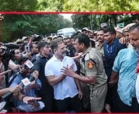 కానిస్టేబుల్‌పై ఆందోళనకారుల దాడి