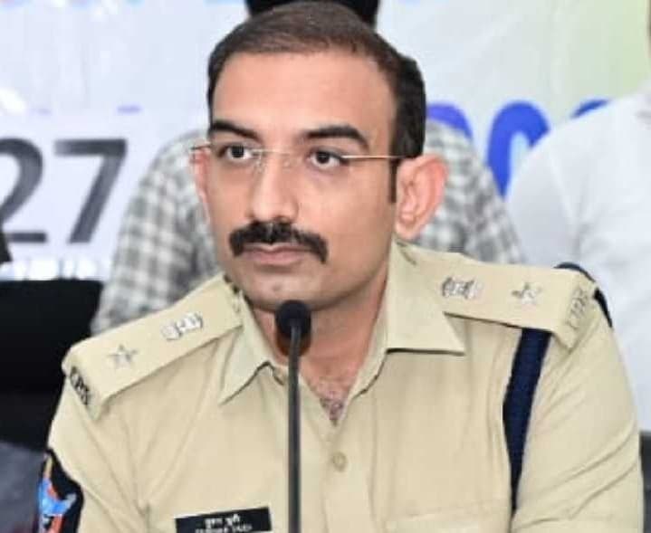 చిత్తూరు నామినేషన్ ఘటనలో ఇద్దరిపై కేసు - Udayam