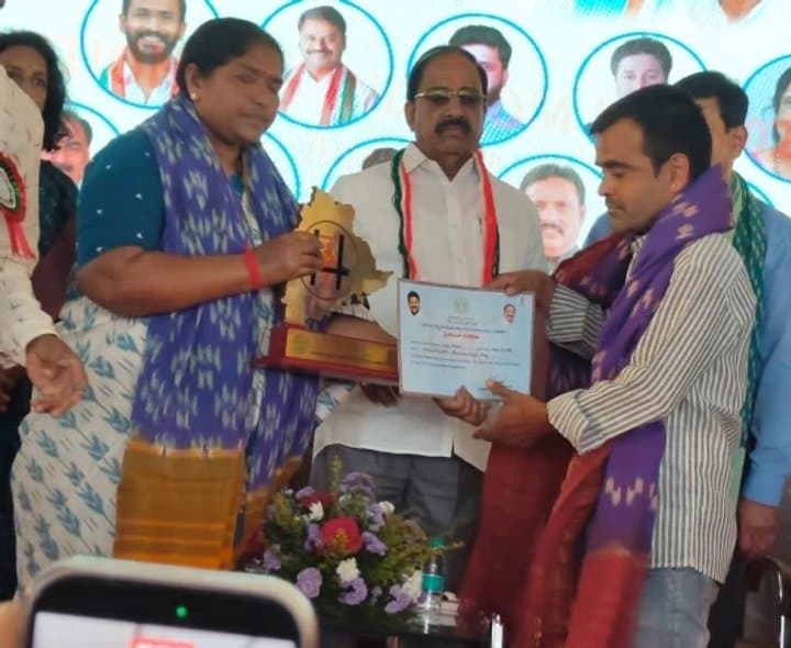 గద్వాల నేతన్నకు రాష్ట్రస్థాయి చేనేత పురస్కారం