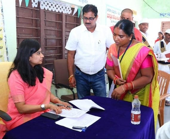బద్దెనపల్లి పాఠశాలలో ప్రత్యేక ఓటరు నమోదు కార్యక్రమం పరిశీలన