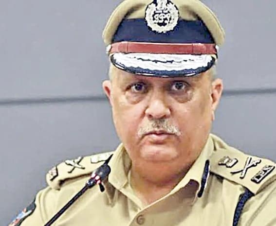 ప్రతిపక్ష నేతల రక్షణపై - Udayam