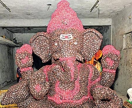 వక్కలతో వినాయక విగ్రహం - Udayam