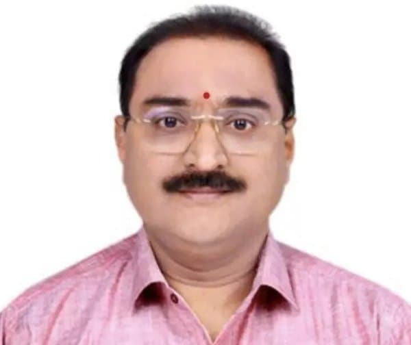 నరహరి బ్యాంక్ లాకర్లలో భారీగా నగదు: ఏసీబీ సోదాలు