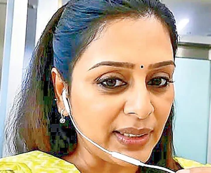 విమానాశ్రయంలో నాప్కిన్ యంత్రాలు - Udayam