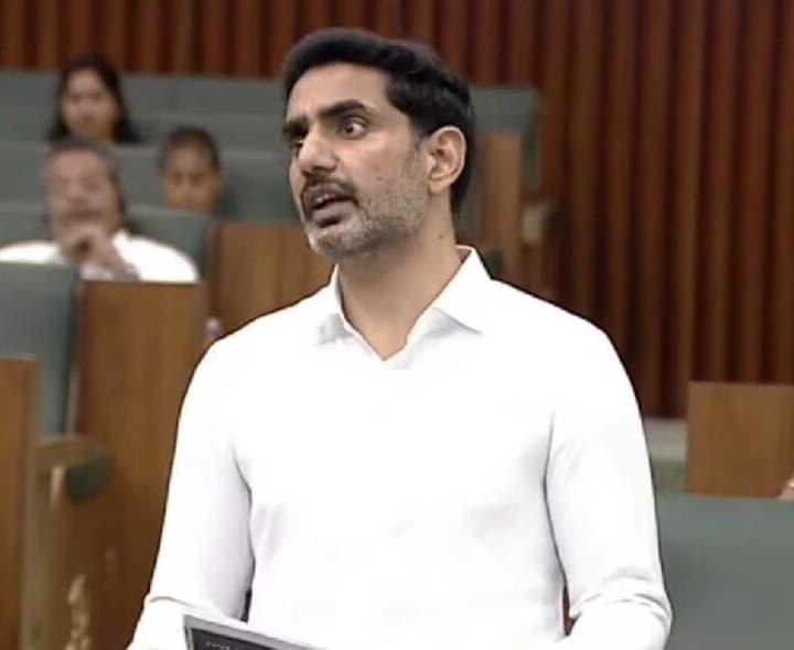 ఎయిడెడ్‌ పాఠశాలలను మూసివేసే ఉద్దేశం లేదు - Udayam