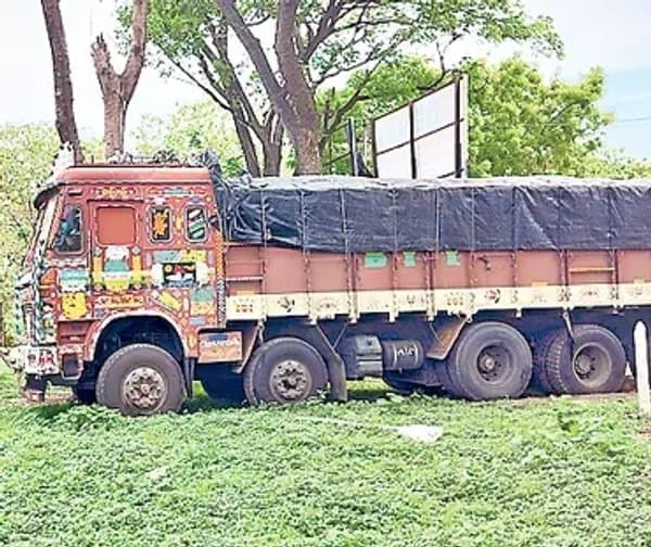 సరిహద్దుల్లో అక్రమాల దందా - Udayam Digital