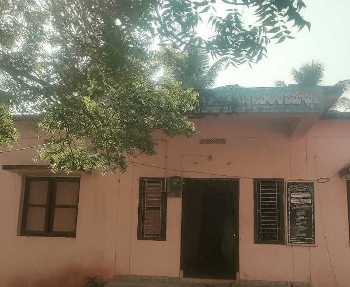 మీడియా పేరిట వసూళ్లపై చర్యలు - Udayam