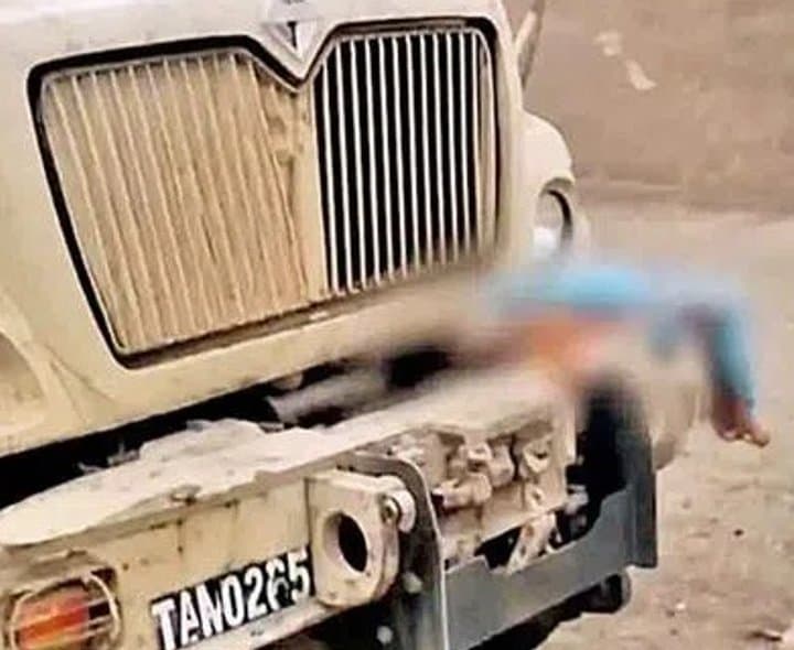 బాలికను కాల్చిచంపి మృతదేహంతో ఊరేగింపు