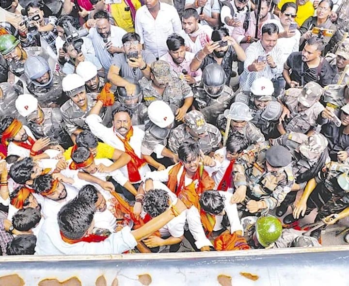 జార్ఖండ్‌ అసెంబ్లీ వద్ద ఉద్రిక్తత