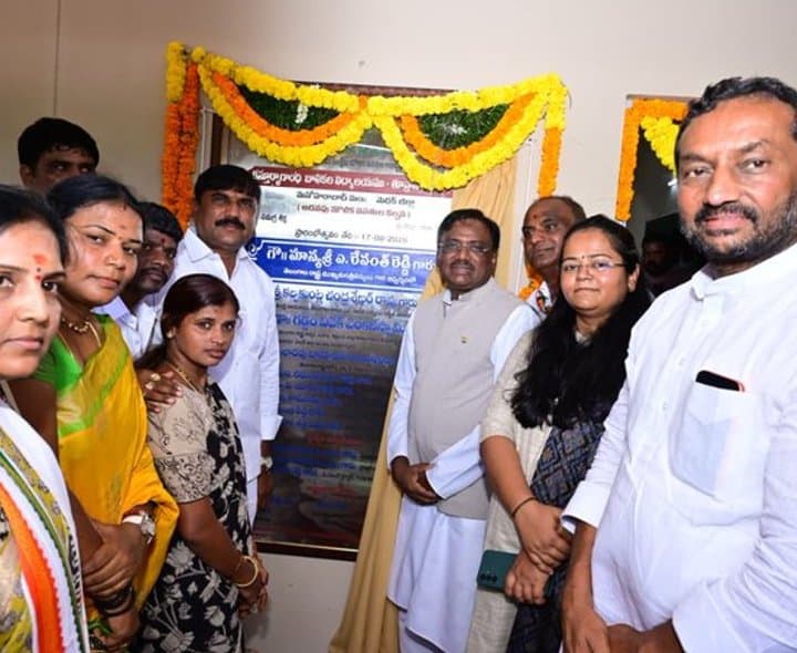 మహిళా సాధికారతే లక్ష్యం: మంత్రి వివేక్‌ - gallery image 3