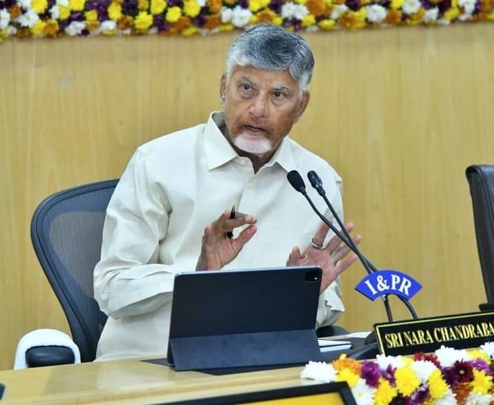 విజయవాడ ఆందోళనలు.. వైసీపీ నేతలపై కేసులు
