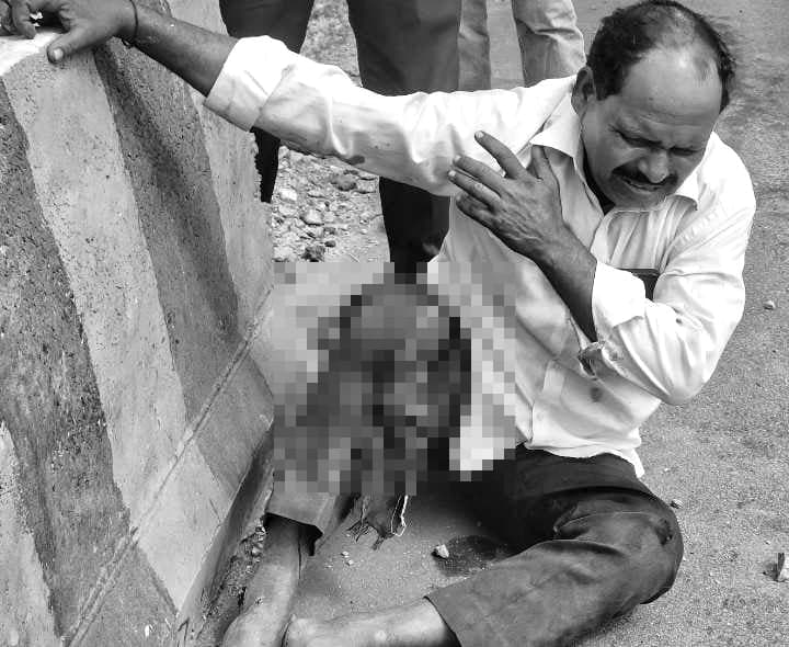 బైక్ అదుపుతప్పి వ్యక్తికి తీవ్ర గాయాలు - Udayam