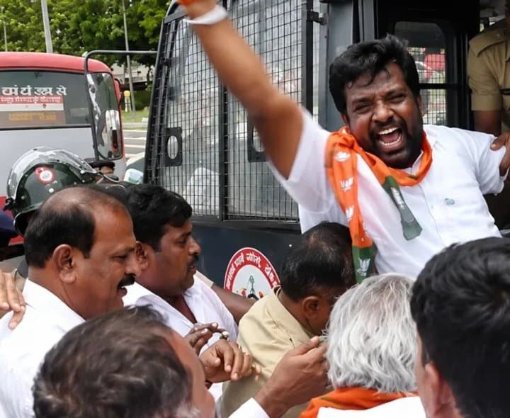 కర్ణాటకలో కావేరీ నిరసనల కలవరం..