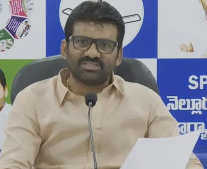 లోకేష్‌పై వైసీపీ విమర్శలు