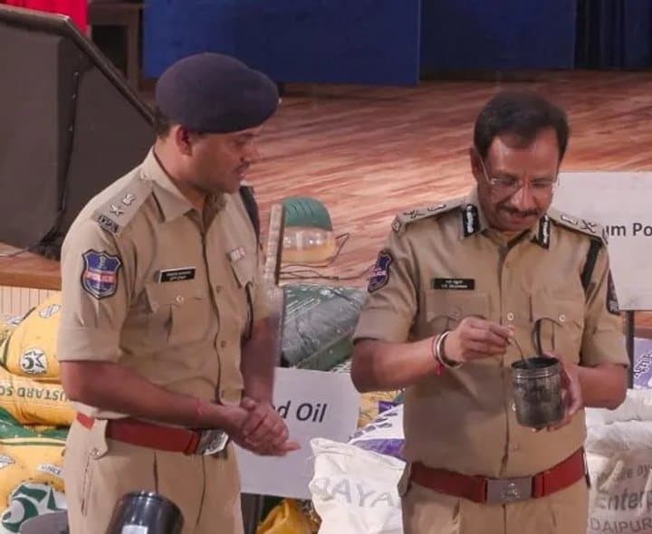 హైదరాబాద్‌లో 25 టన్నుల  కల్తీ మసాలాల స్వాధీనం - Udayam Digital
