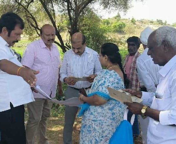 తలముడిలో భూ రీసర్వే పరిశీలన - Udayam