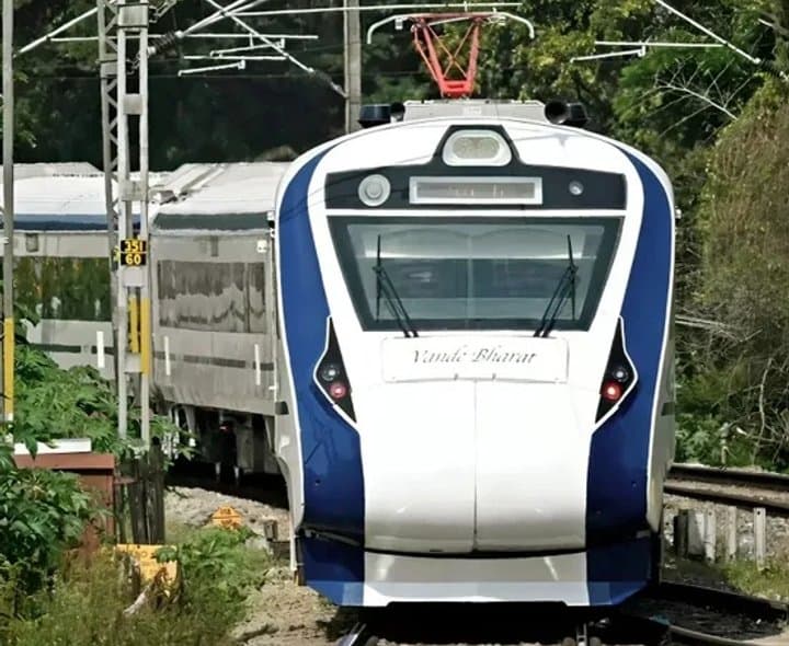 దసరా నాటికి వందే భారత్ స్లీపర్ రైళ్లు