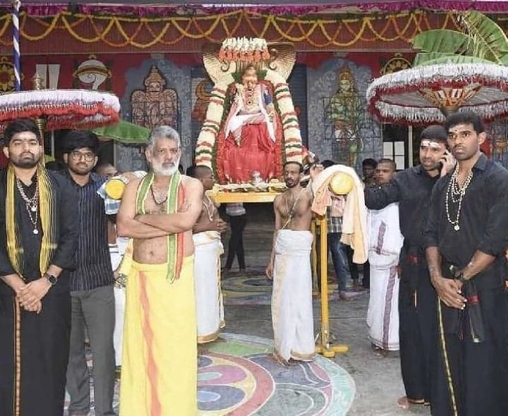 తుమ్మలగుంటలో చిన్నశేష వాహనంపై వేంకన్న - Udayam