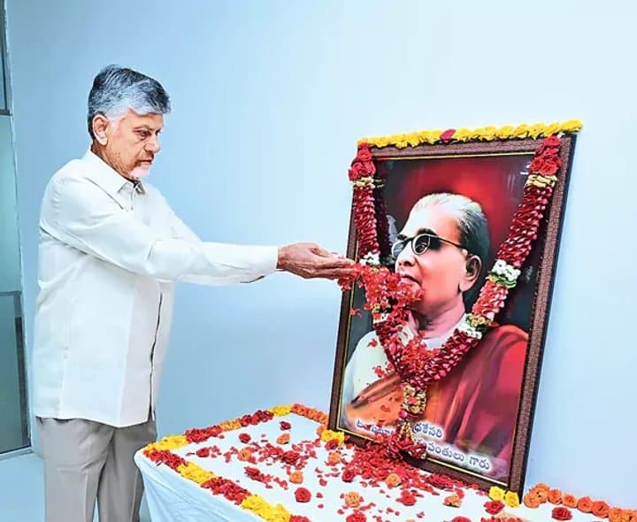 తెలుగువారి సాహసం, పౌరుషానికి ప్రకాశం పంతులు ప్రతీక: సీఎం 