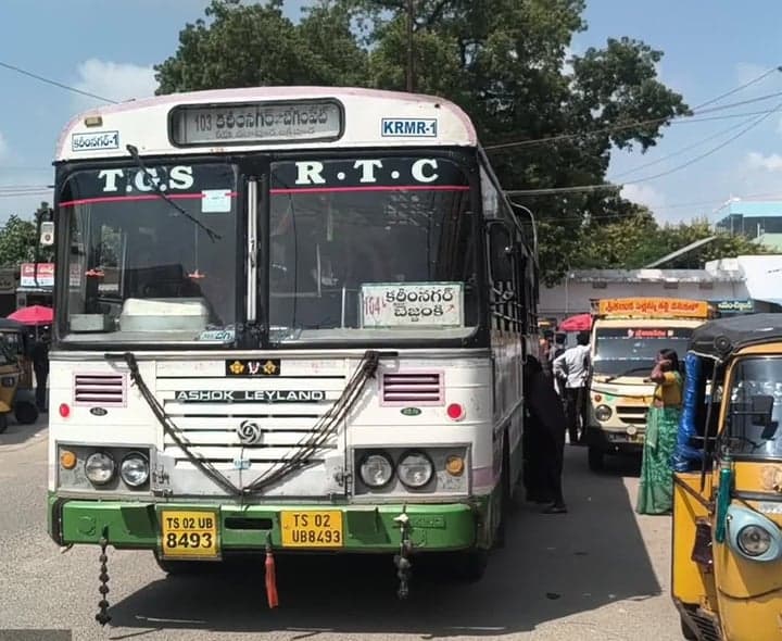 పండుగ వేళ బస్సుల్లో ప్రయాణికుల రద్దీ - Udayam