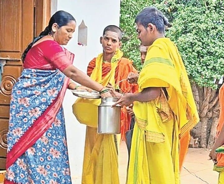 బర్దీపూర్‌లో 65 ఏళ్ల మధుకరం సంప్రదాయం
