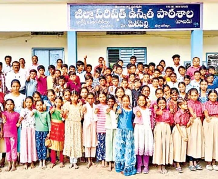 సర్కారు బడుల్లో పెరుగుతున్న ప్రవేశాలు