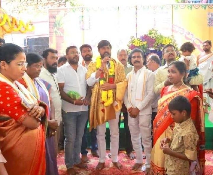 ఆలయాల అభివృద్ధికి సహకరిస్తా: పూజల హరికృష్ణ